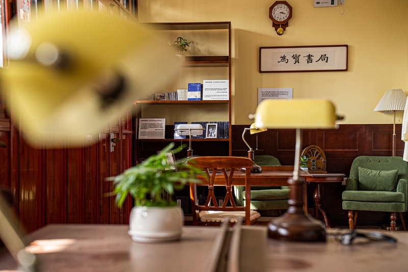 书店二楼按照百年前的样貌复原了部分空间   摄影/王晓东