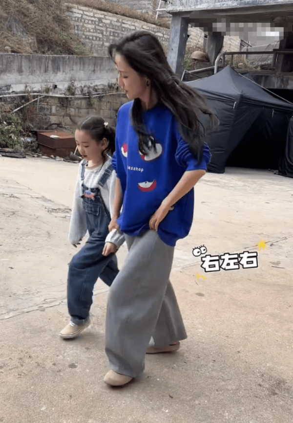 逸富盈策略 小酒窝佟丽娅同框跳舞好养眼！二人笑容甜美超开心